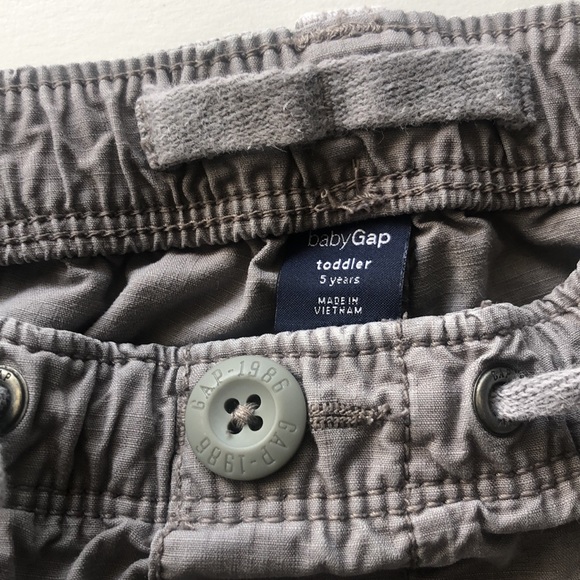 baby Gap Toddler Cargo Shorts | Gray Size 5 - Picture 2 of 5